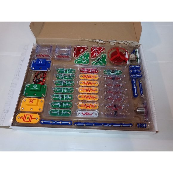 Snap Circuits Classic SC-300 Electronics Exploration Kit | Over 300 Projects - Picture 8 of 16